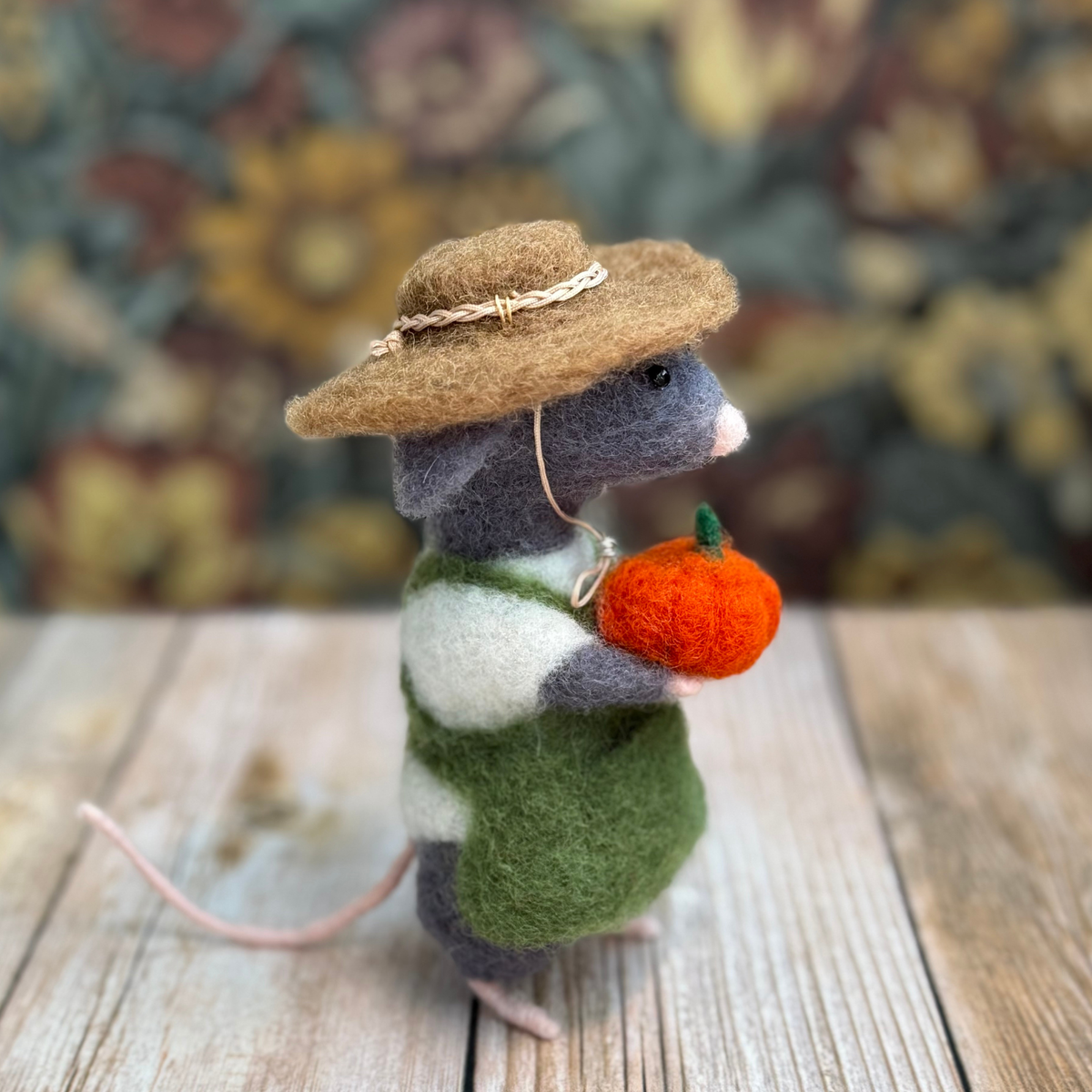 Winnie the Gardener Mouse – Needle Felted Wool Mouse