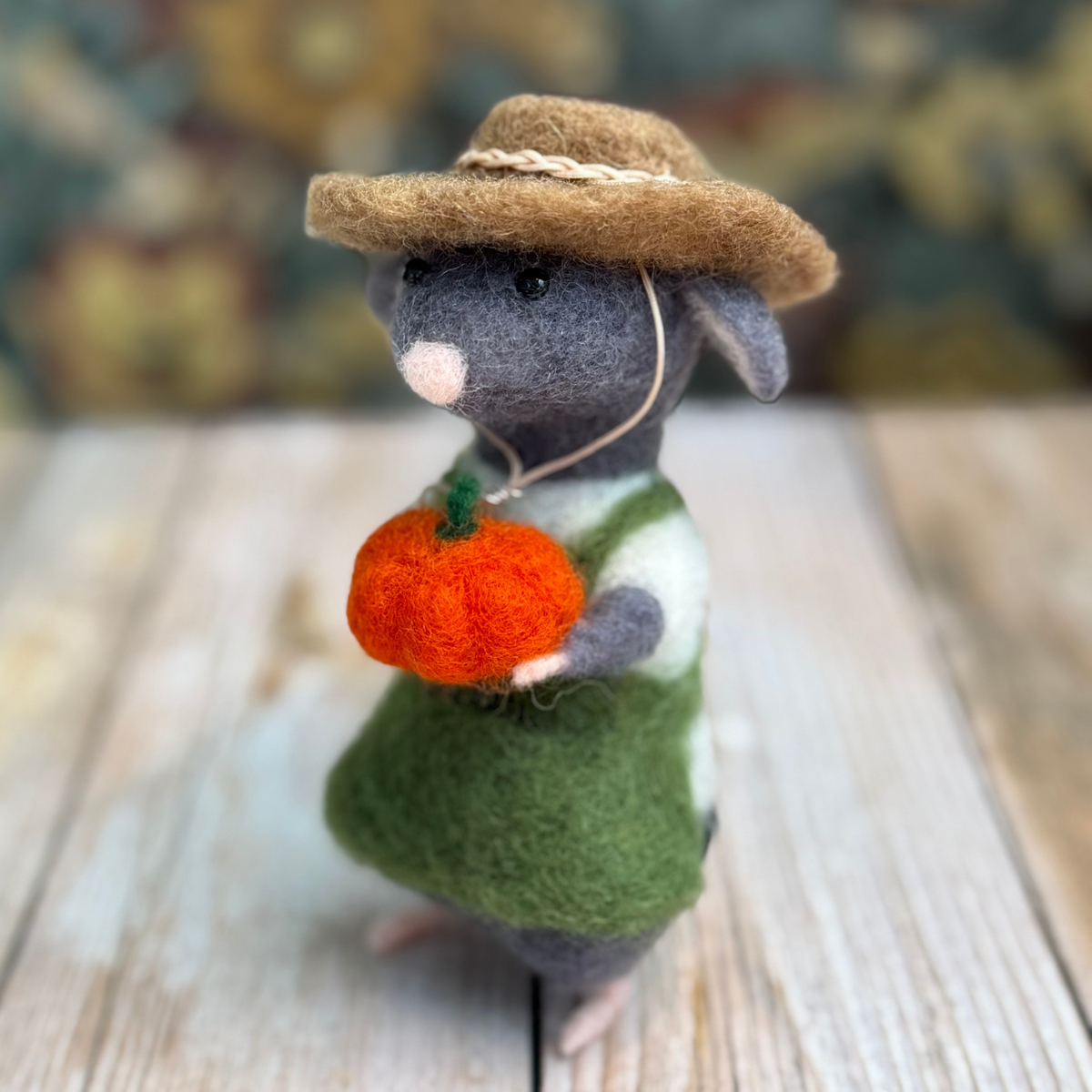 Winnie the Gardener Mouse – Needle Felted Wool Mouse