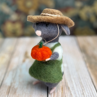 Winnie the Gardener Mouse – Needle Felted Wool Mouse