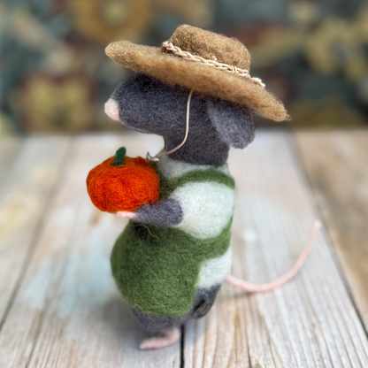 Winnie the Gardener Mouse – Needle Felted Wool Mouse