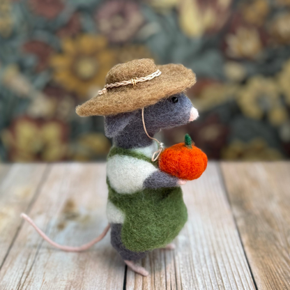 Winnie the Gardener Mouse – Needle Felted Wool Mouse