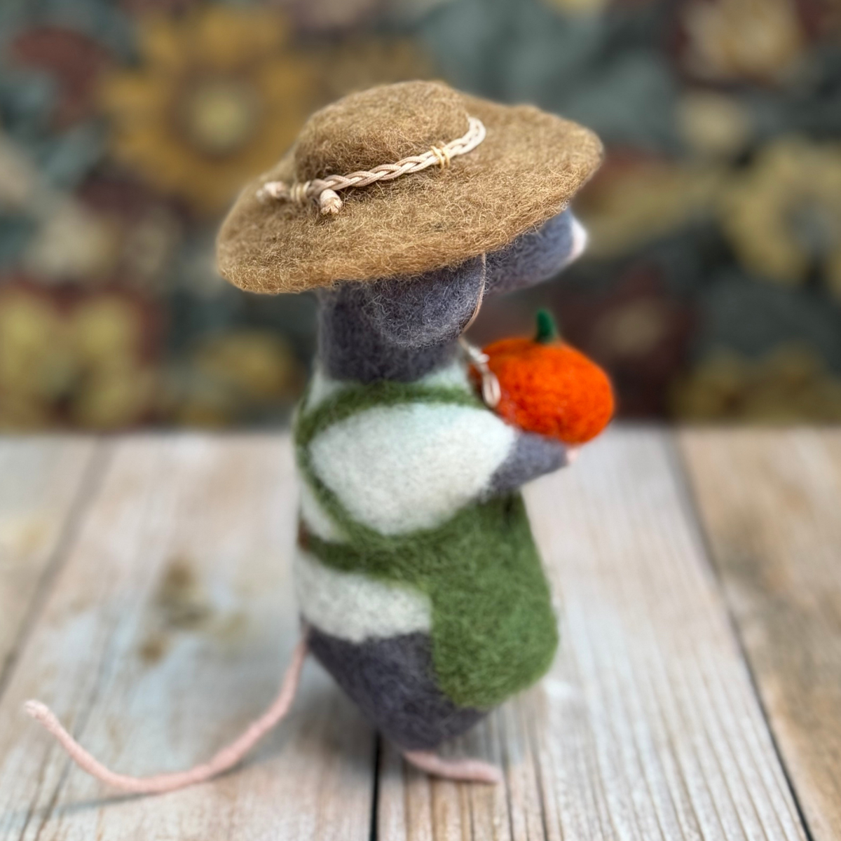 Winnie the Gardener Mouse – Needle Felted Wool Mouse