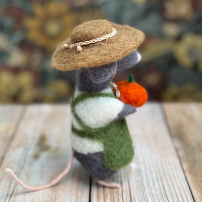 Winnie the Gardener Mouse – Needle Felted Wool Mouse
