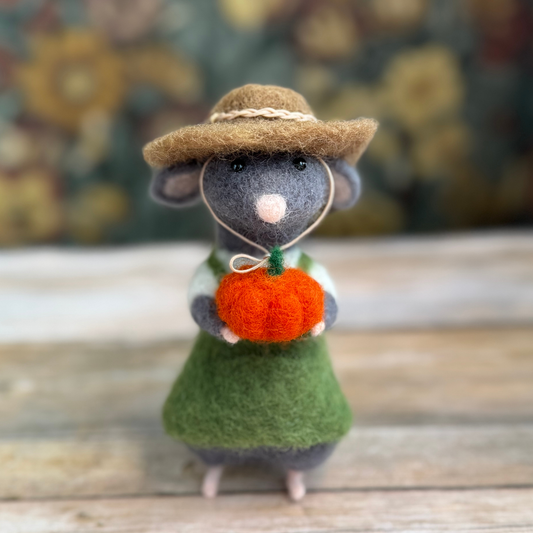 Winnie the Gardener Mouse – Needle Felted Wool Mouse